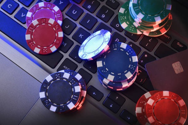 Sic Bo table layout showing betting areas and dice chamber on tank4d